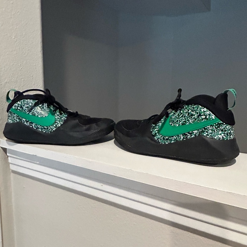 Nike Kids Sneakers Black and Green